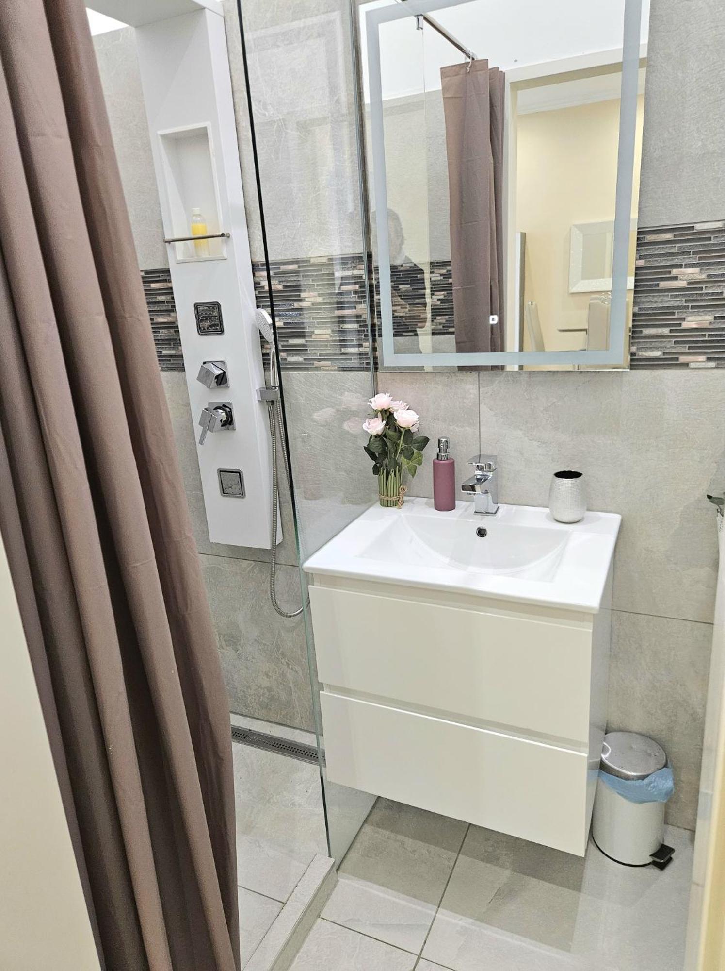 Designer Downtown Gem Apartamento Budapeste Exterior foto