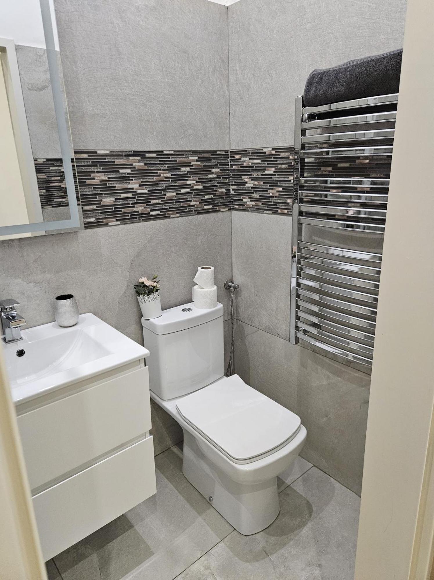 Designer Downtown Gem Apartamento Budapeste Exterior foto