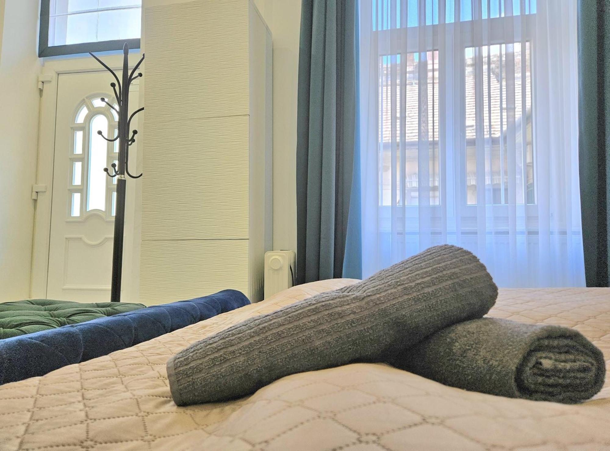 Designer Downtown Gem Apartamento Budapeste Exterior foto