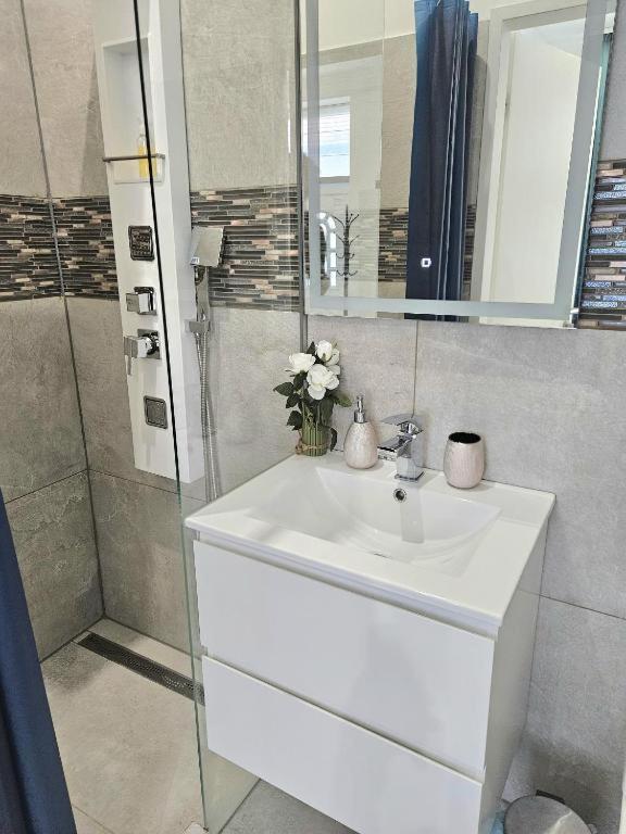 Designer Downtown Gem Apartamento Budapeste Exterior foto
